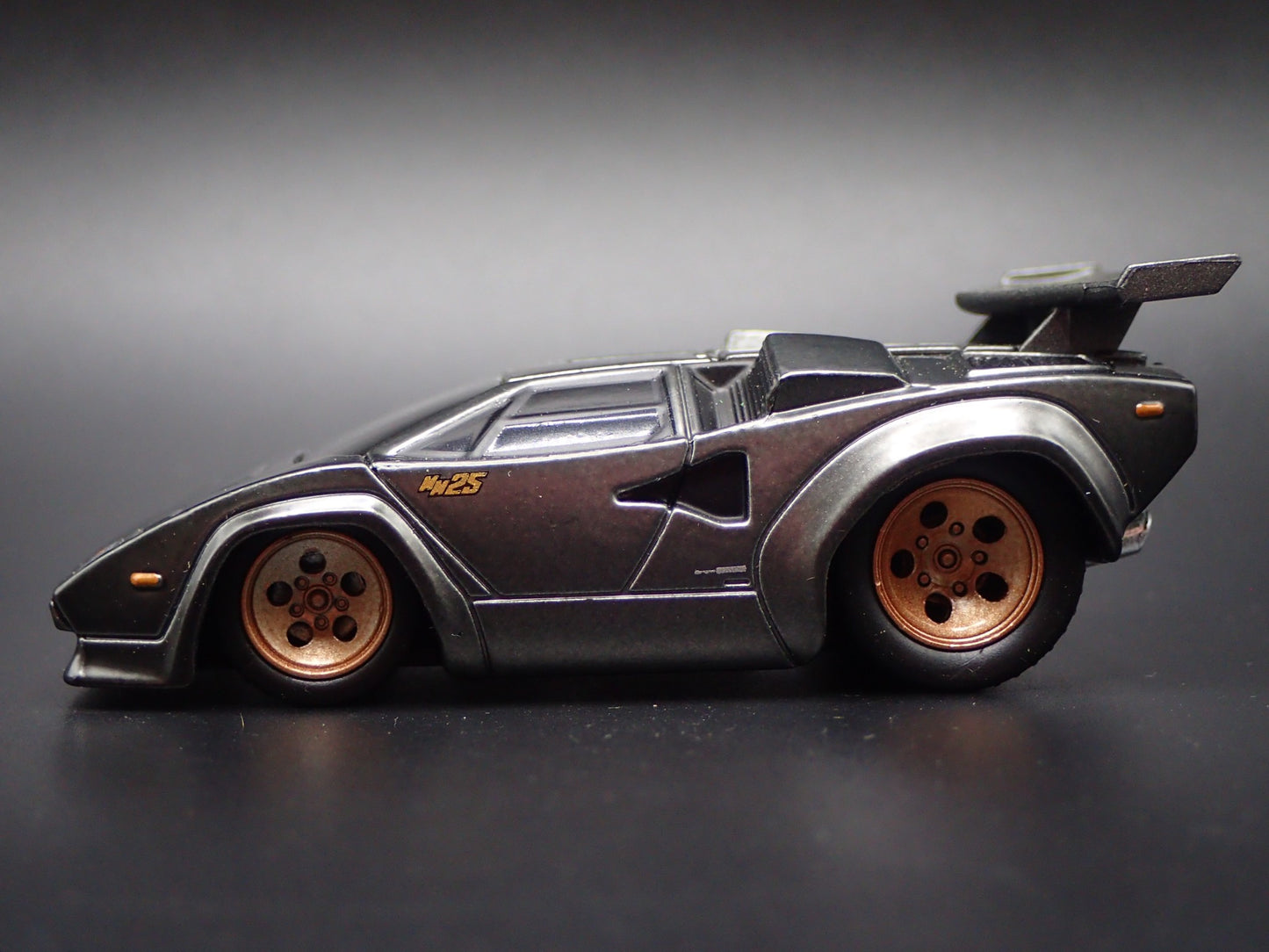 1974-1990 LAMBORGHINI COUNTACH SUPER CAR 1:64 SCALE DIORAMA DIECAST MODEL CAR