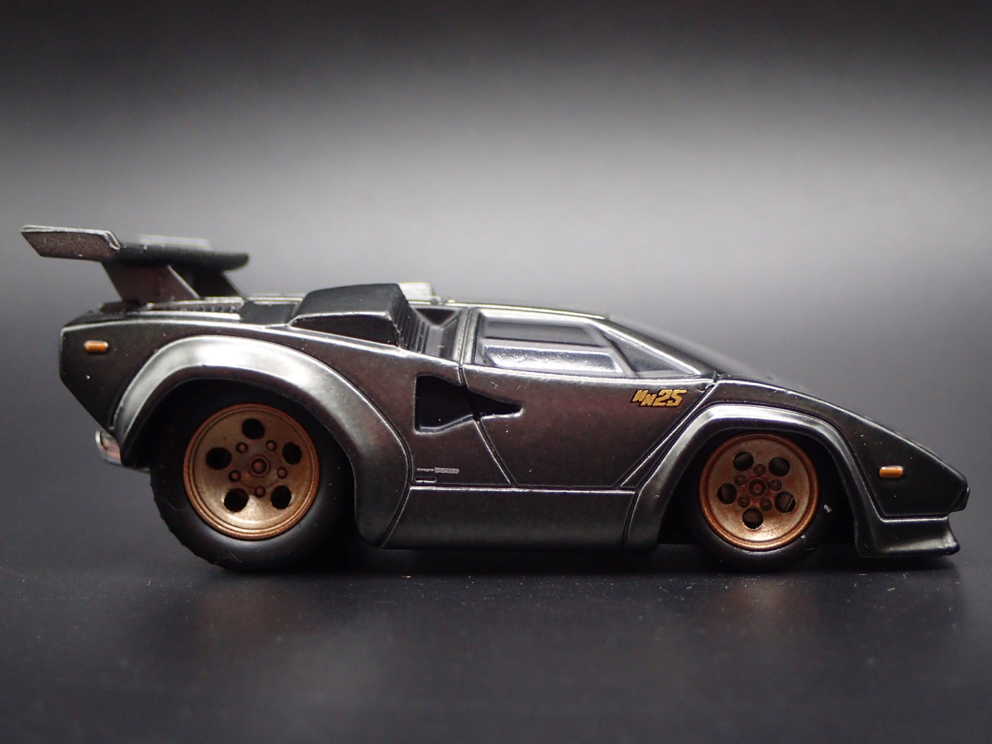 1974-1990 LAMBORGHINI COUNTACH SUPER CAR 1:64 SCALE DIORAMA DIECAST MODEL CAR
