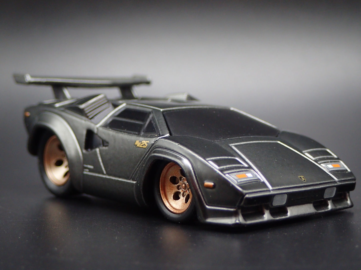 1974-1990 LAMBORGHINI COUNTACH SUPER CAR 1:64 SCALE DIORAMA DIECAST MODEL CAR