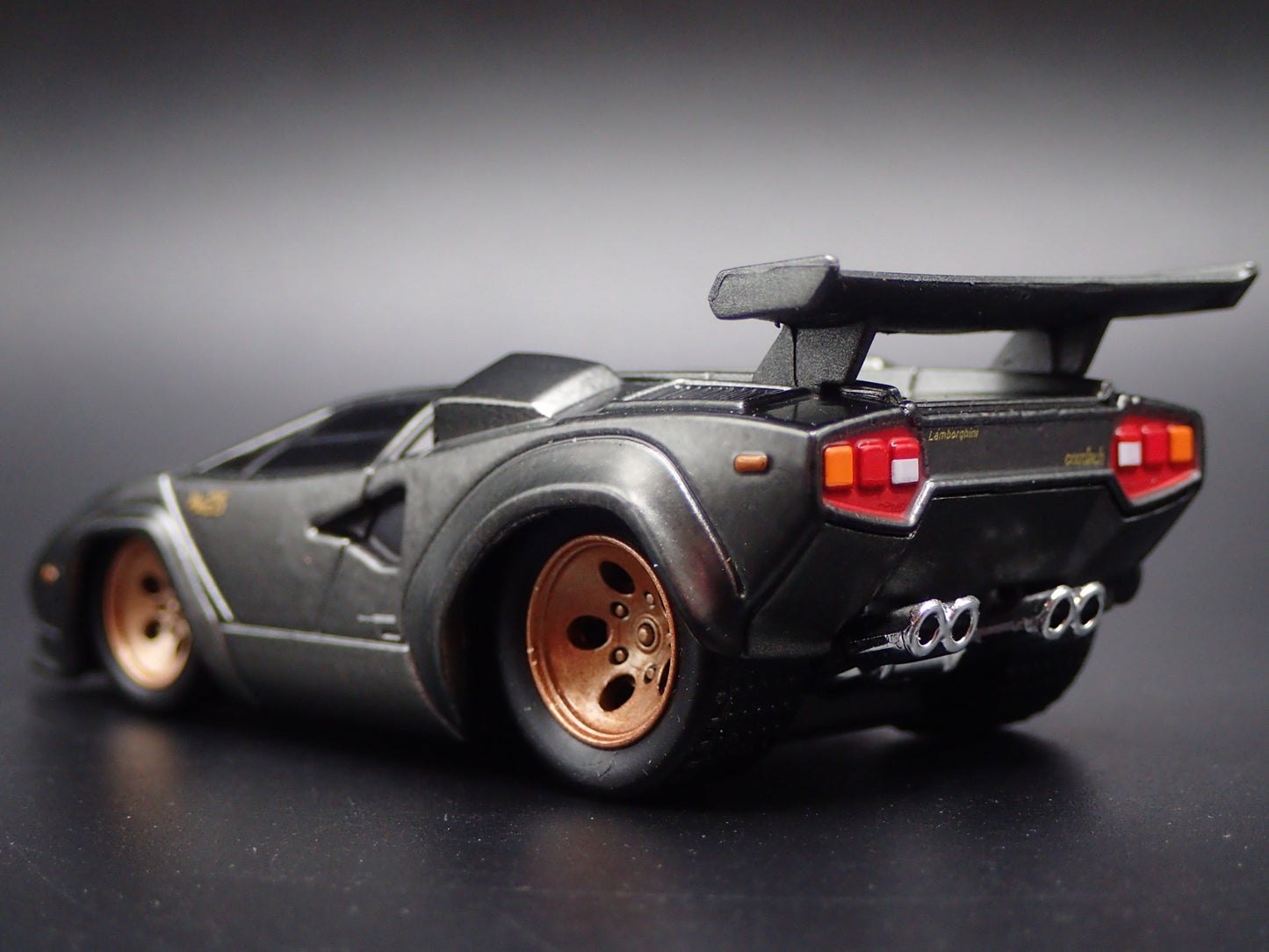 1974-1990 LAMBORGHINI COUNTACH SUPER CAR 1:64 SCALE DIORAMA DIECAST MODEL CAR
