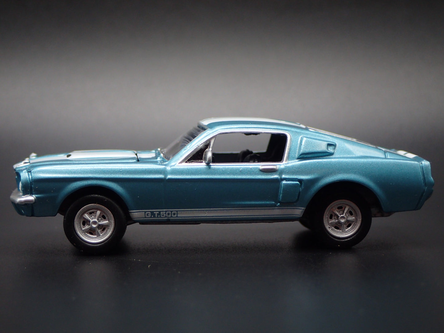 1967 67 FORD MUSTANG SHELBY GT500 FASTBACK 1:64 SCALE DIORAMA DIECAST MODEL CAR