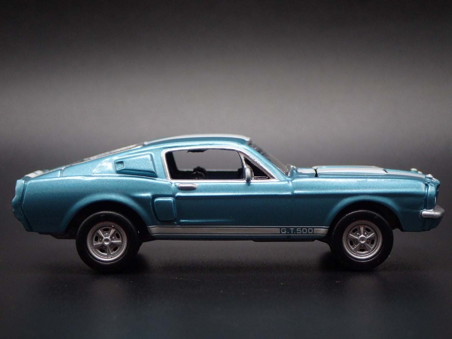 1967 67 FORD MUSTANG SHELBY GT500 FASTBACK 1:64 SCALE DIORAMA DIECAST MODEL CAR