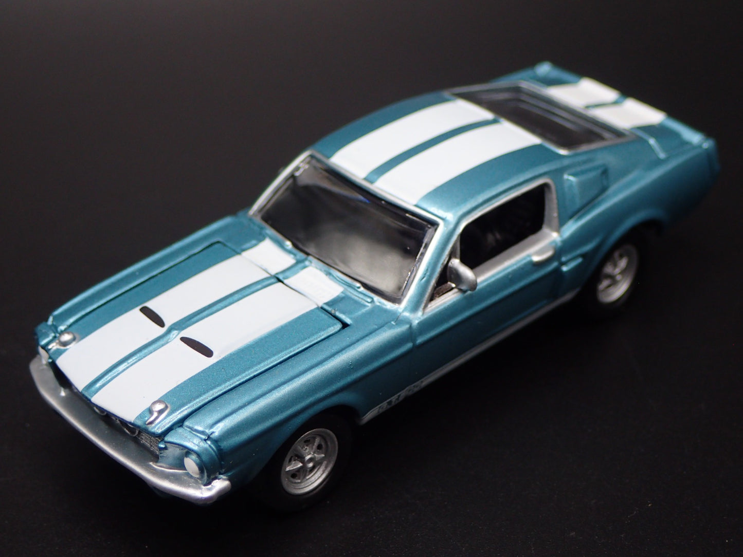 1967 67 FORD MUSTANG SHELBY GT500 FASTBACK 1:64 SCALE DIORAMA DIECAST MODEL CAR