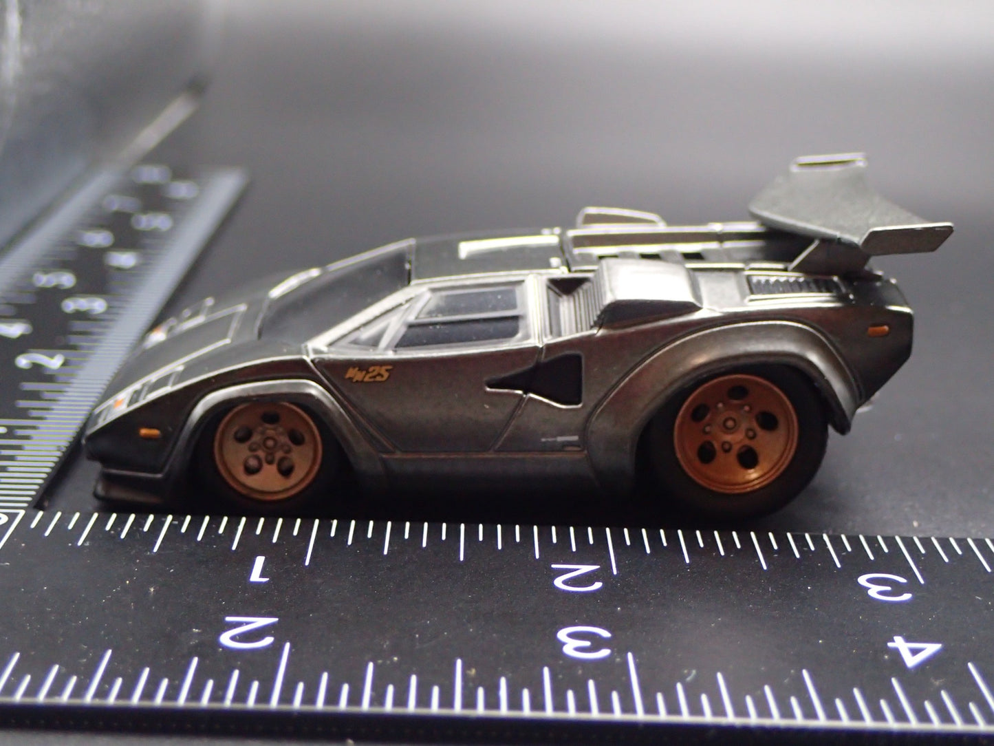 1974-1990 LAMBORGHINI COUNTACH SUPER CAR 1:64 SCALE DIORAMA DIECAST MODEL CAR