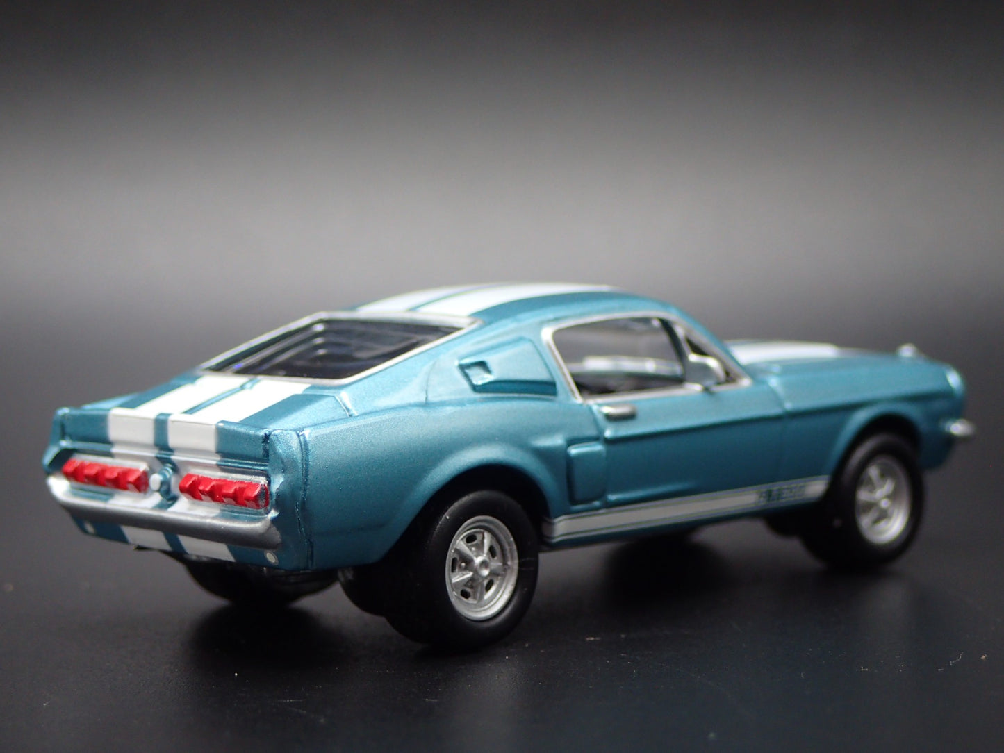 1967 67 FORD MUSTANG SHELBY GT500 FASTBACK 1:64 SCALE DIORAMA DIECAST MODEL CAR