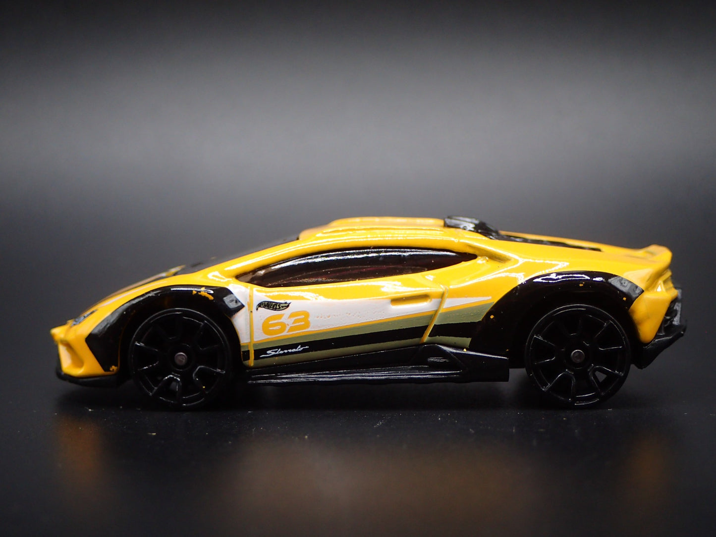 2023-2024 LAMBORGHINI HURACAN STERRATO SUPER CAR 1:64 SCALE DIECAST MODEL CAR