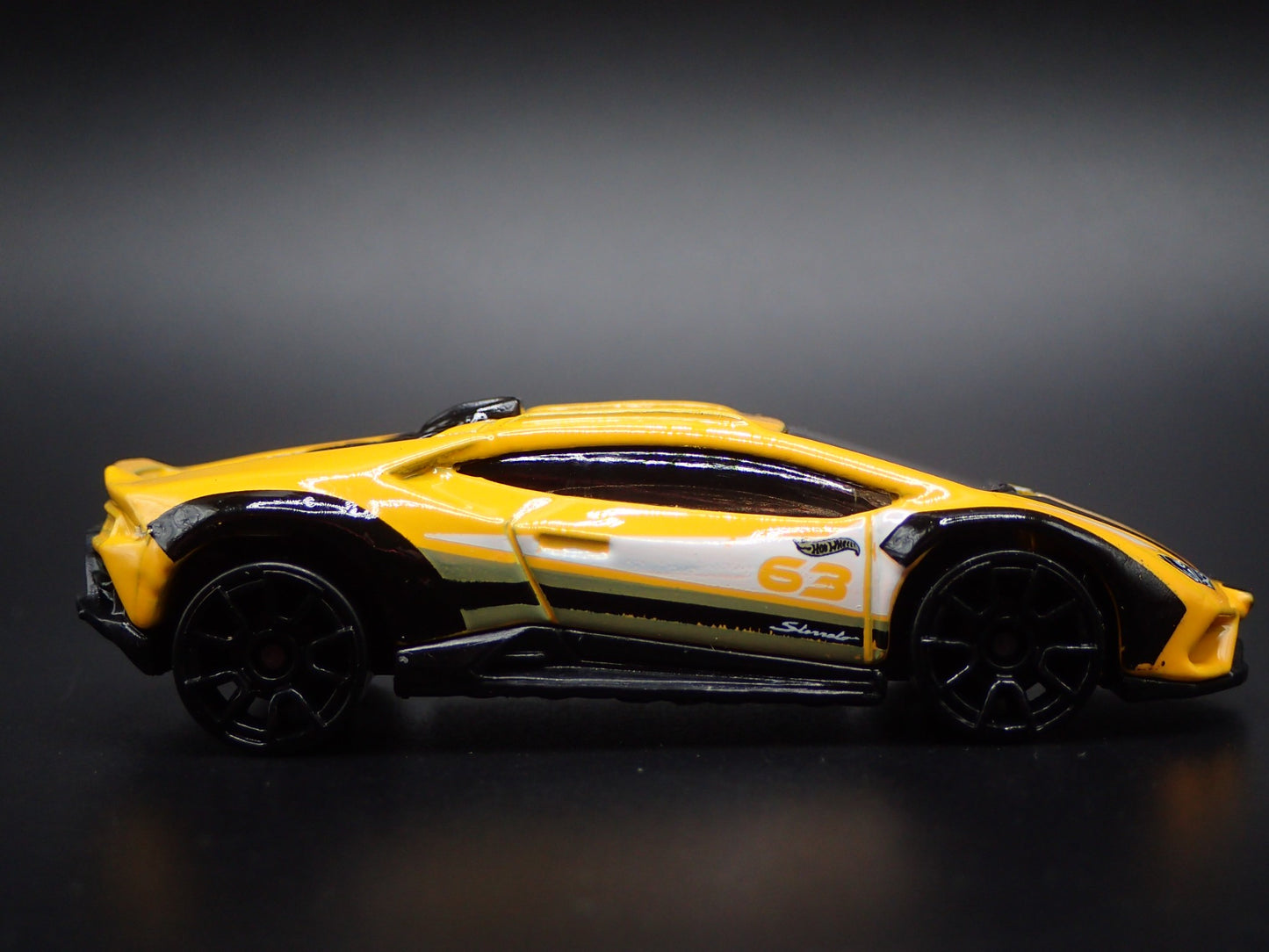2023-2024 LAMBORGHINI HURACAN STERRATO SUPER CAR 1:64 SCALE DIECAST MODEL CAR