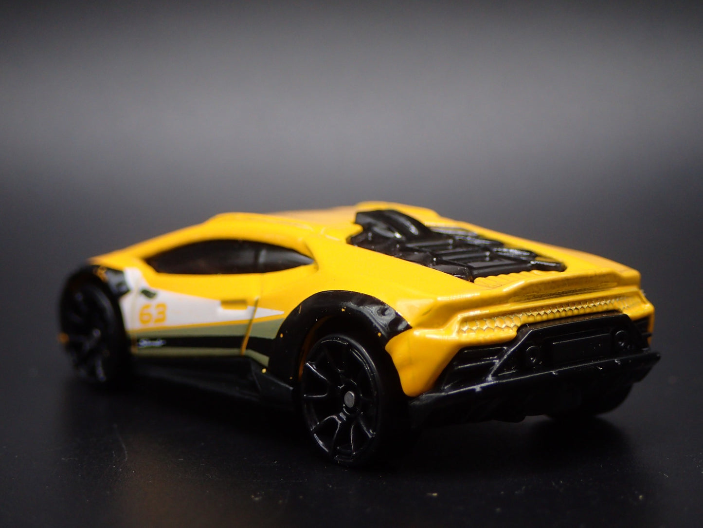 2023-2024 LAMBORGHINI HURACAN STERRATO SUPER CAR 1:64 SCALE DIECAST MODEL CAR