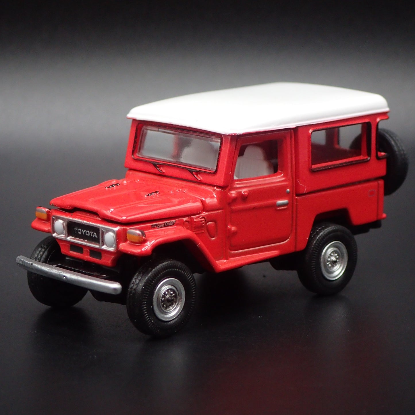 1960-1984 TOYOTA LAND CRUISER FJ40 RED 1/64 SCALE COLLECTIBLE DIECAST MODEL CAR