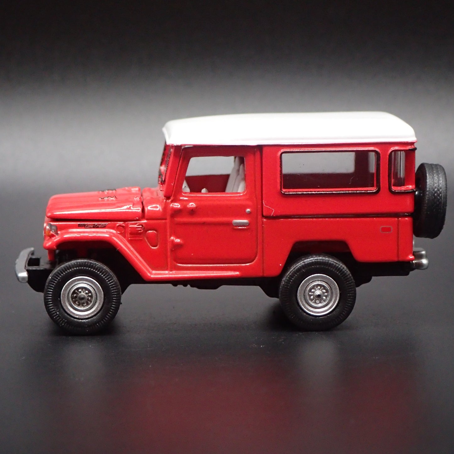 1960-1984 TOYOTA LAND CRUISER FJ40 RED 1/64 SCALE COLLECTIBLE DIECAST MODEL CAR