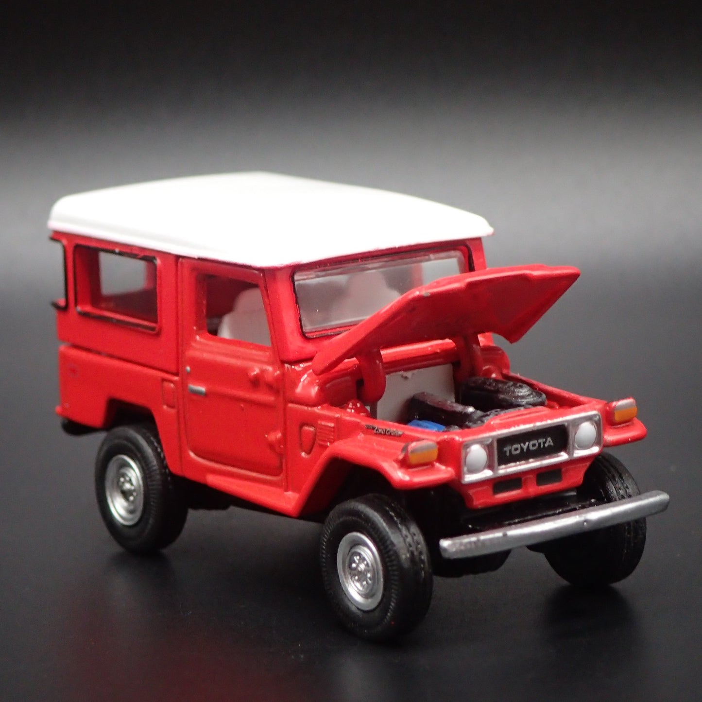 1960-1984 TOYOTA LAND CRUISER FJ40 RED 1/64 SCALE COLLECTIBLE DIECAST MODEL CAR