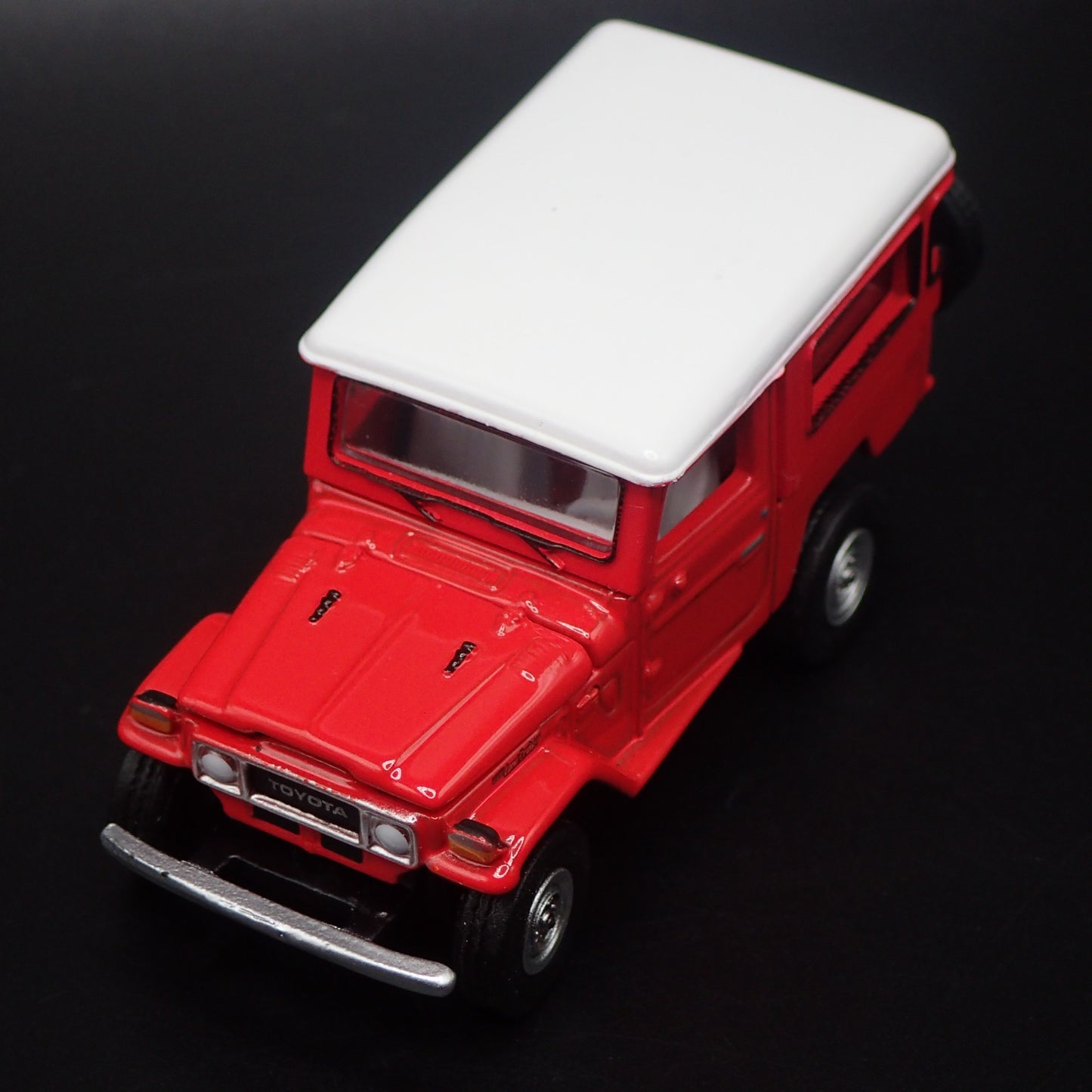 1960-1984 TOYOTA LAND CRUISER FJ40 RED 1/64 SCALE COLLECTIBLE DIECAST MODEL CAR