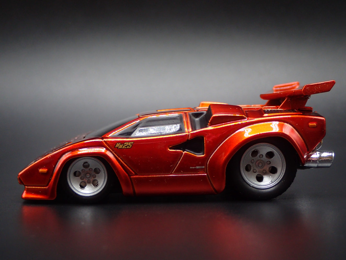 1974-1990 LAMBORGHINI COUNTACH SUPER CAR 1:64 SCALE DIORAMA DIECAST MODEL CAR