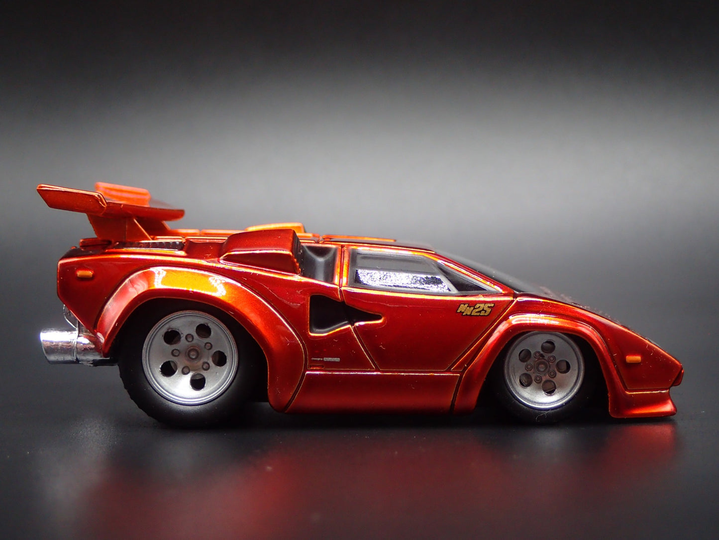 1974-1990 LAMBORGHINI COUNTACH SUPER CAR 1:64 SCALE DIORAMA DIECAST MODEL CAR