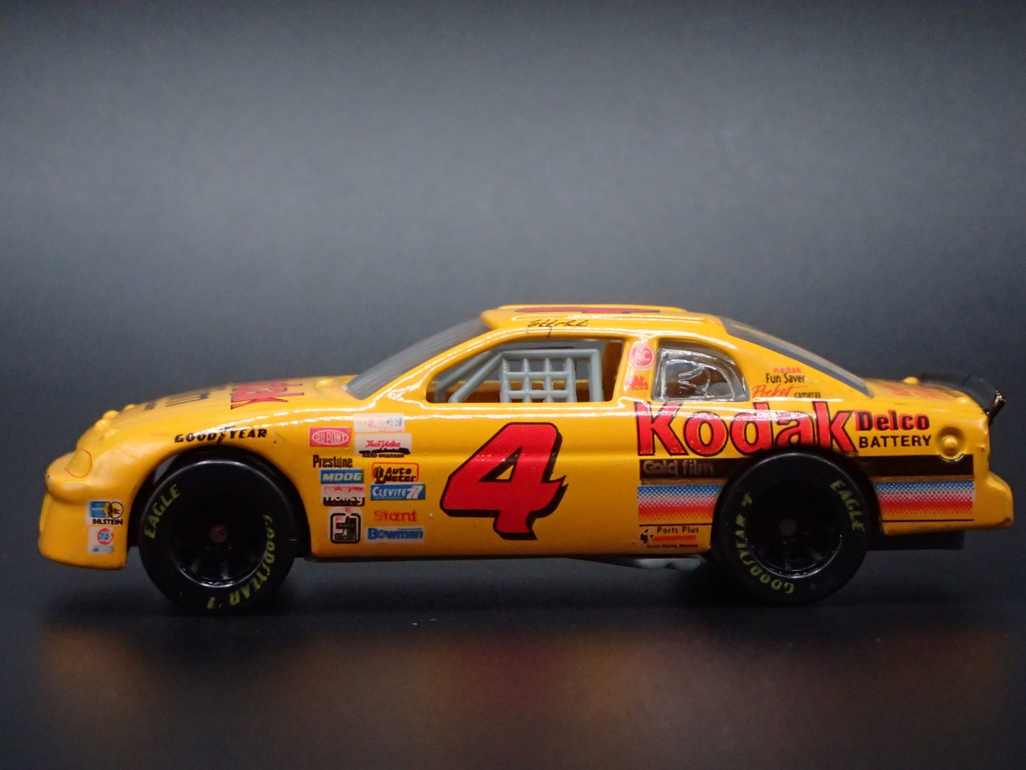 1996 CHEVY CHEVROLET MONTE CARLO 4 STERLING MARTIN NASCAR 1:64 DIECAST MODEL CAR