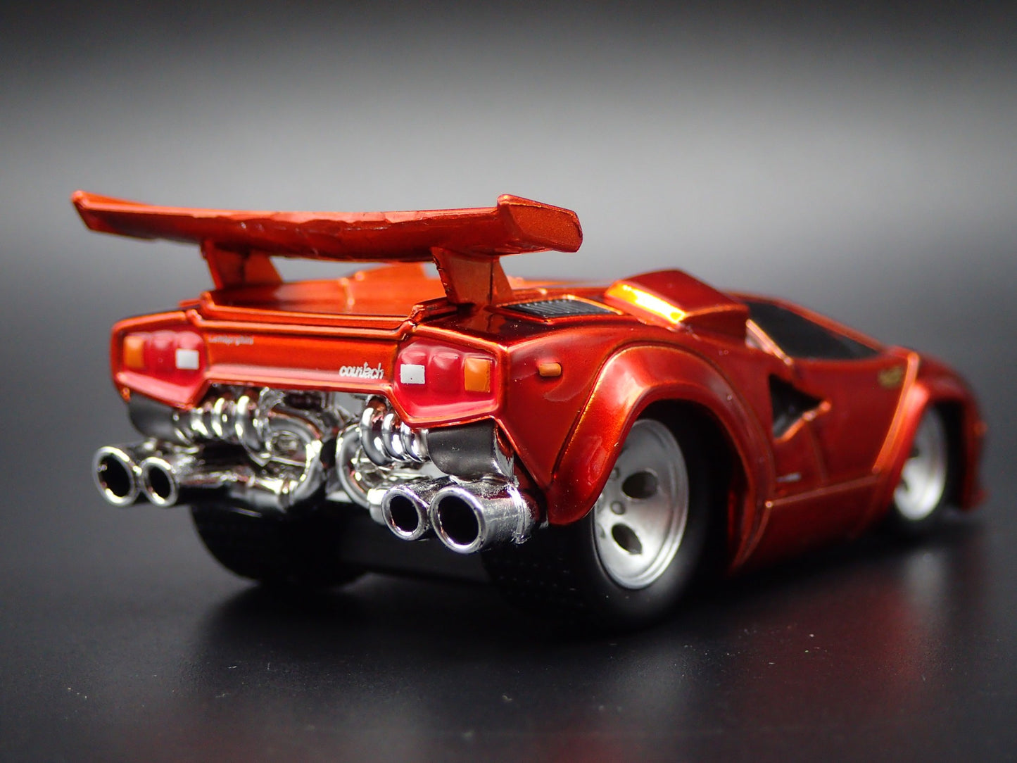 1974-1990 LAMBORGHINI COUNTACH SUPER CAR 1:64 SCALE DIORAMA DIECAST MODEL CAR