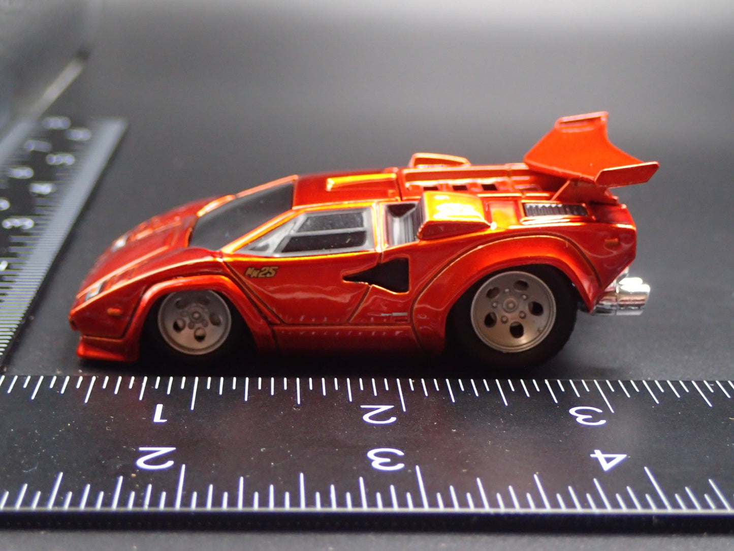 1974-1990 LAMBORGHINI COUNTACH SUPER CAR 1:64 SCALE DIORAMA DIECAST MODEL CAR