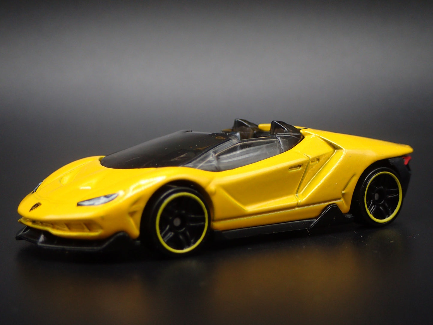 2016-2017 LAMBORGHINI CENTENARIO ROADSTER SUPER CAR 1:64 SCALE DIECAST MODEL CAR