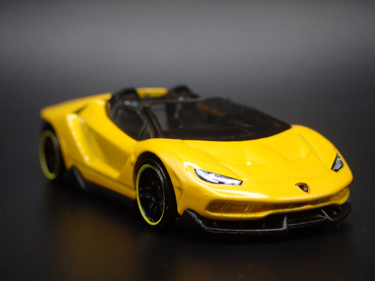2016-2017 LAMBORGHINI CENTENARIO ROADSTER SUPER CAR 1:64 SCALE DIECAST MODEL CAR