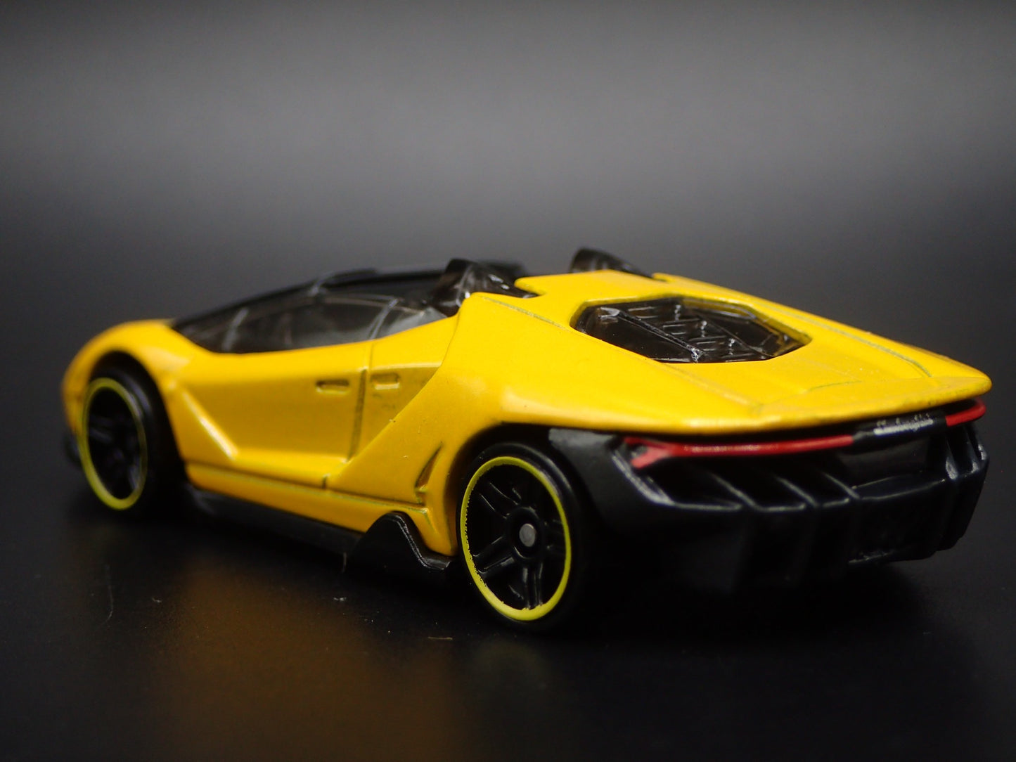 2016-2017 LAMBORGHINI CENTENARIO ROADSTER SUPER CAR 1:64 SCALE DIECAST MODEL CAR