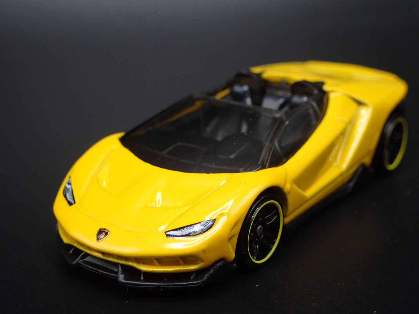 2016-2017 LAMBORGHINI CENTENARIO ROADSTER SUPER CAR 1:64 SCALE DIECAST MODEL CAR