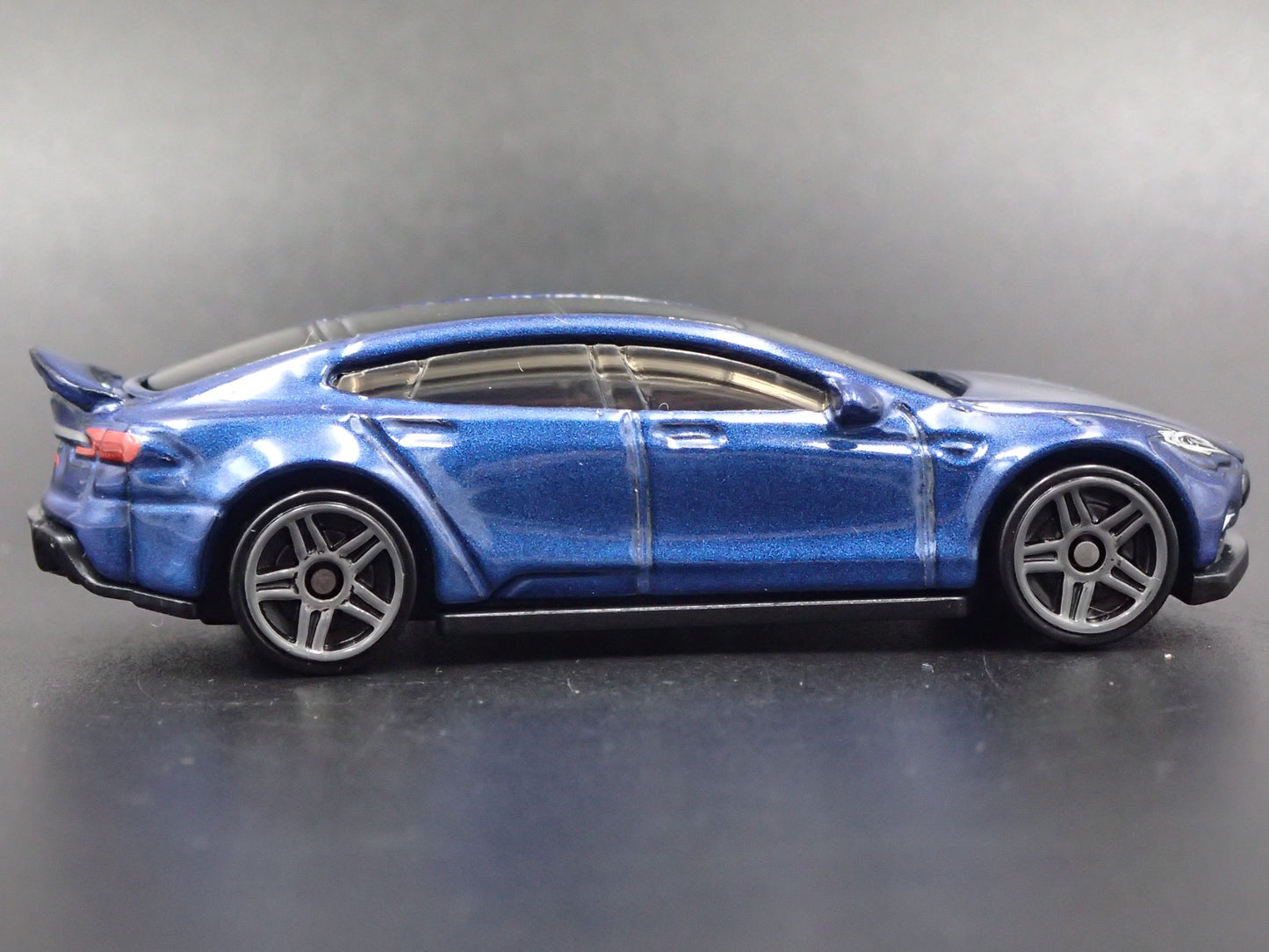 2012-2016 TESLA MODEL S BLUE 1/64 SCALE COLLECTIBLE DIORAMA DIECAST MODEL CAR