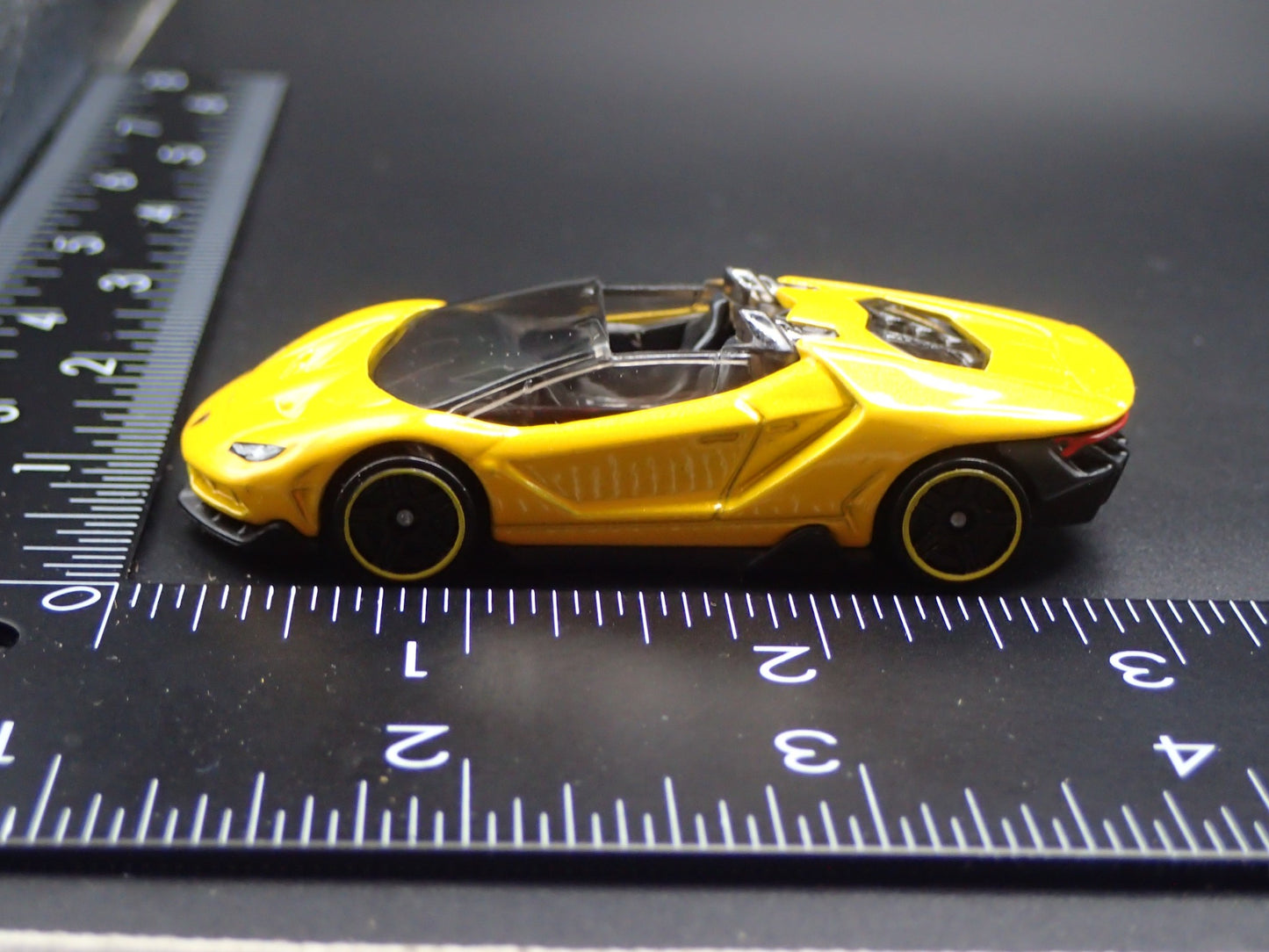 2016-2017 LAMBORGHINI CENTENARIO ROADSTER SUPER CAR 1:64 SCALE DIECAST MODEL CAR