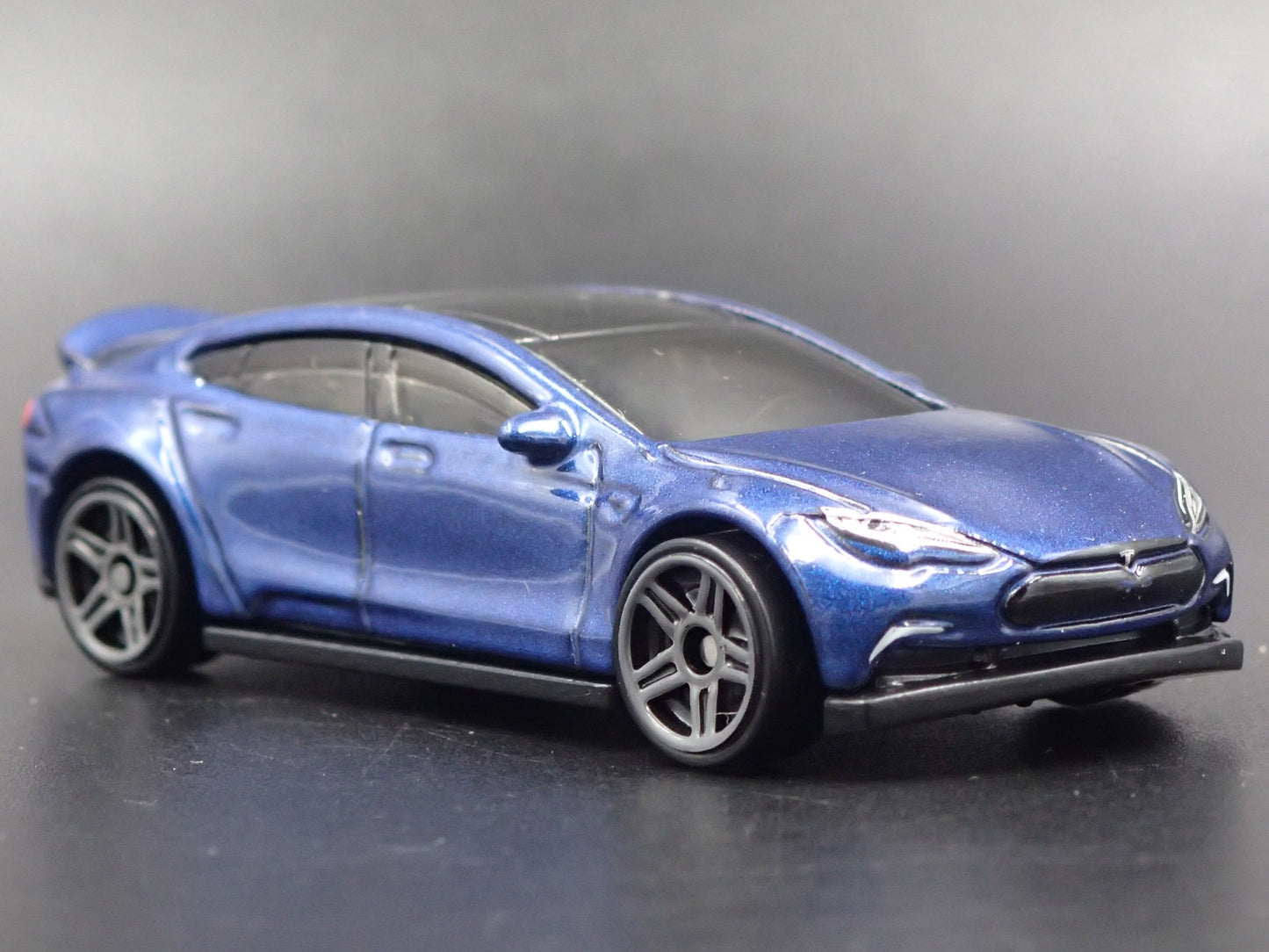 2012-2016 TESLA MODEL S BLUE 1/64 SCALE COLLECTIBLE DIORAMA DIECAST MODEL CAR