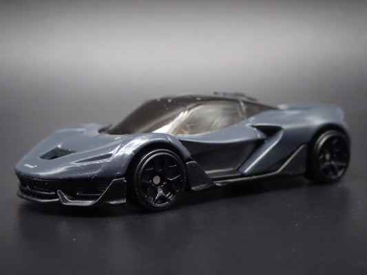 2025 25 MCLAREN W1 SUPER CAR GRAY 1:64 SCALE DIORAMA DIECAST MODEL CAR