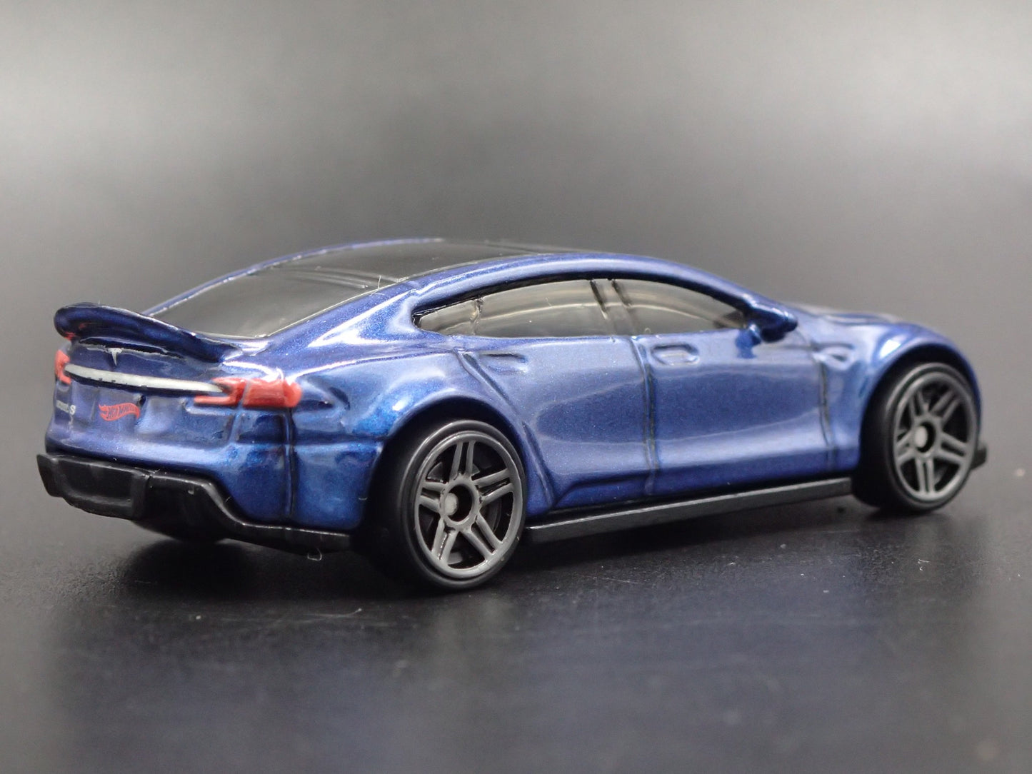 2012-2016 TESLA MODEL S BLUE 1/64 SCALE COLLECTIBLE DIORAMA DIECAST MODEL CAR