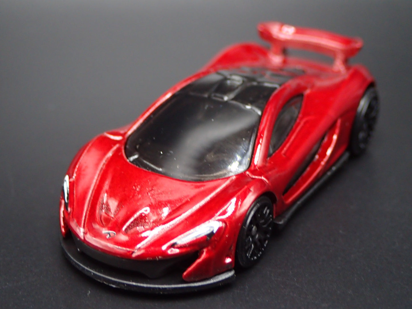 2013-2015 MCLAREN P1 SUPER CAR RED 1:64 SCALE DIORAMA DIECAST MODEL CAR