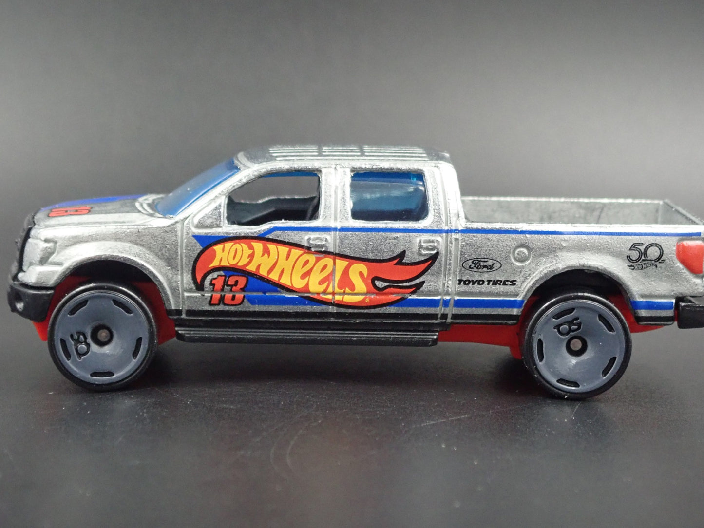 2009 - 2014 FORD F150 PICKUP TRUCK SILVER 1:64 SCALE DIORAMA DIECAST MODEL CAR