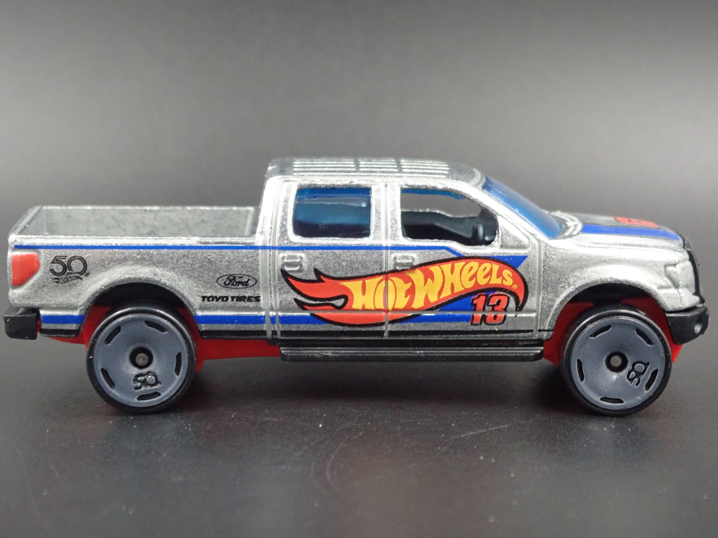 2009 - 2014 FORD F150 PICKUP TRUCK SILVER 1:64 SCALE DIORAMA DIECAST MODEL CAR