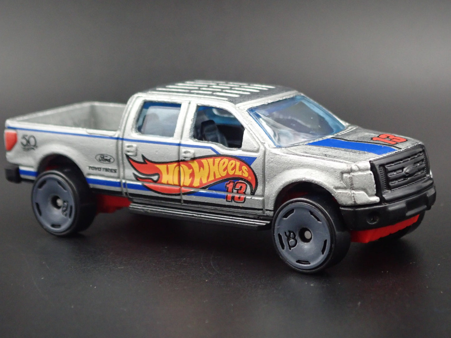 2009 - 2014 FORD F150 PICKUP TRUCK SILVER 1:64 SCALE DIORAMA DIECAST MODEL CAR