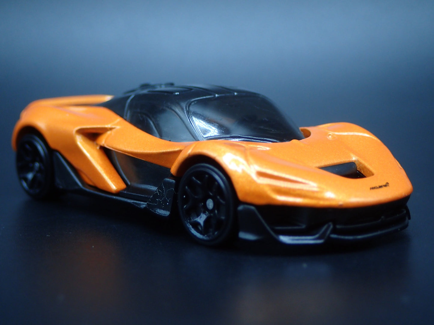 2025 25 MCLAREN W1 SUPER CAR ORANGE 1:64 SCALE DIORAMA DIECAST MODEL CAR