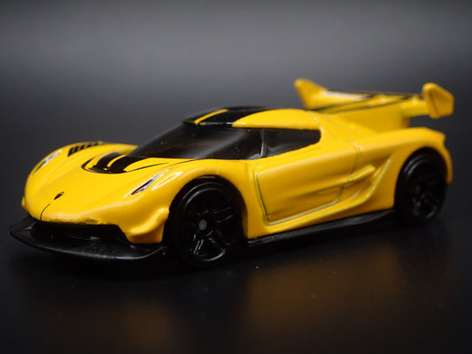 2021-2025 KOENIGSEGG JESKO SUPER CAR YELLOW 1:64 SCALE DIORAMA DIECAST MODEL CAR