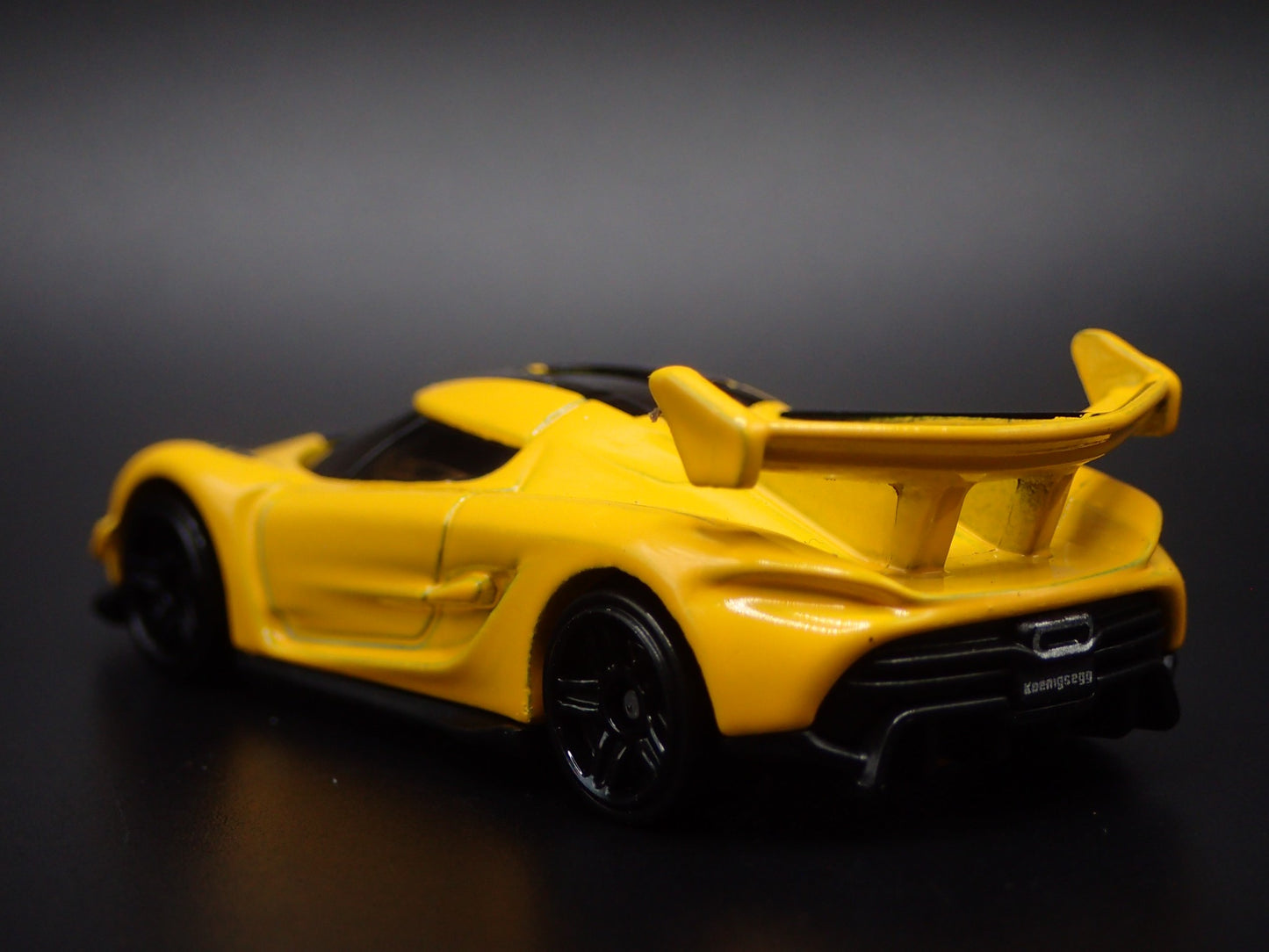 2021-2025 KOENIGSEGG JESKO SUPER CAR YELLOW 1:64 SCALE DIORAMA DIECAST MODEL CAR