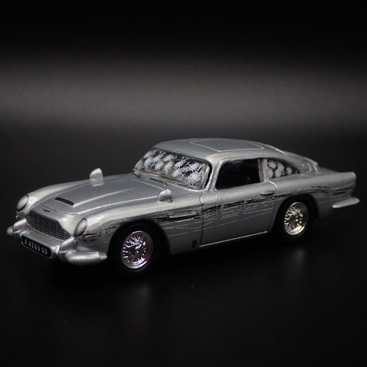 ASTON MARTIN DB5 JAMES BOND 007 1/64 SCALE COLLECTIBLE DIORAMA DIECAST MODEL CAR