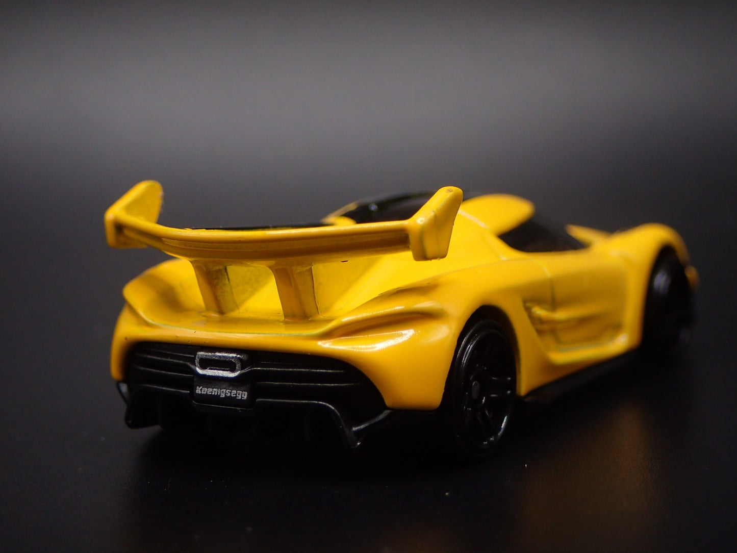 2021-2025 KOENIGSEGG JESKO SUPER CAR YELLOW 1:64 SCALE DIORAMA DIECAST MODEL CAR