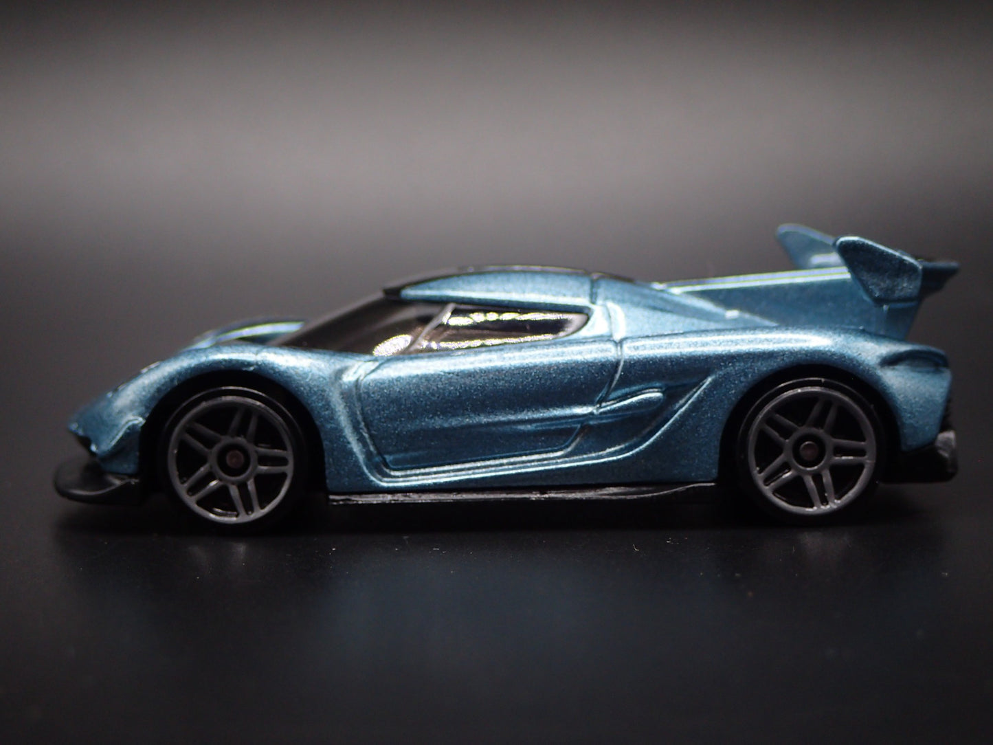 2021-2025 KOENIGSEGG JESKO SUPER CAR BLUE 1:64 SCALE DIORAMA DIECAST MODEL CAR