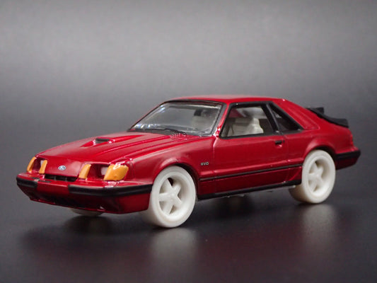 1984 84 FORD MUSTANG SVO AUTO WORLD ULTRA RED CHASE 1/64 SCALE DIECAST MODEL CAR
