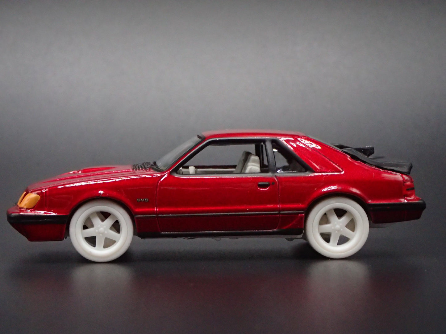 1984 84 FORD MUSTANG SVO AUTO WORLD ULTRA RED CHASE 1/64 SCALE DIECAST MODEL CAR