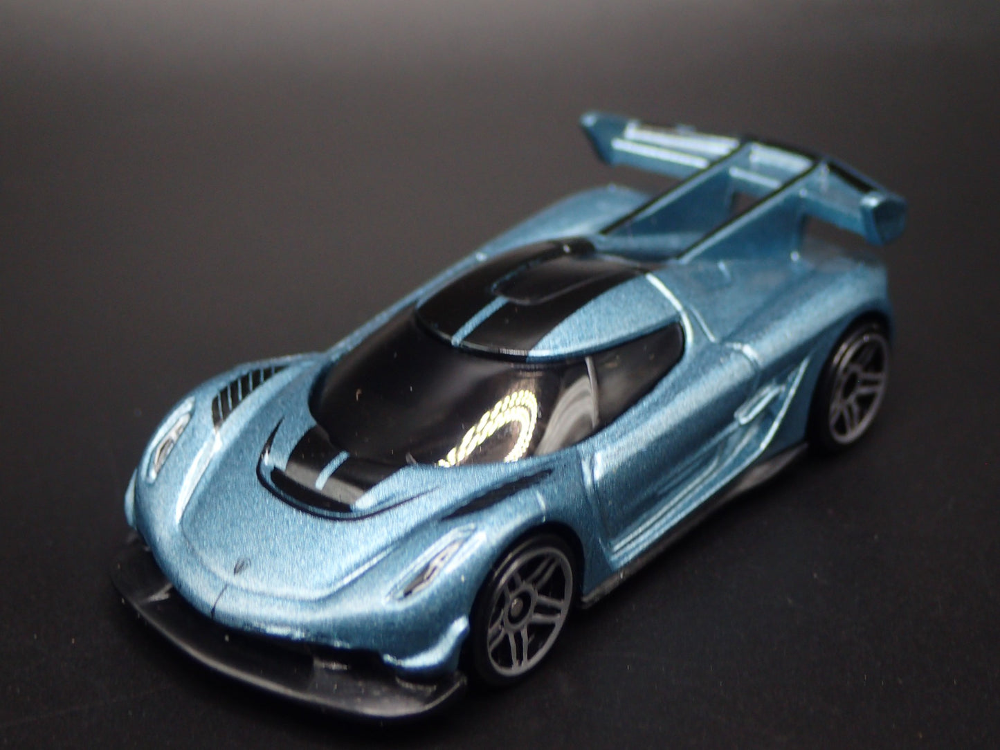 2021-2025 KOENIGSEGG JESKO SUPER CAR BLUE 1:64 SCALE DIORAMA DIECAST MODEL CAR