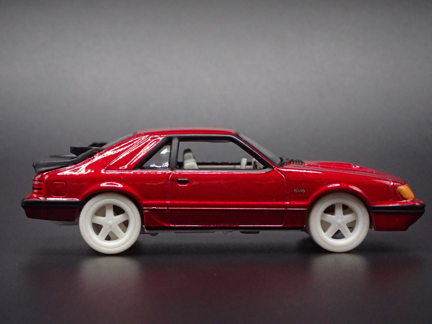 1984 84 FORD MUSTANG SVO AUTO WORLD ULTRA RED CHASE 1/64 SCALE DIECAST MODEL CAR