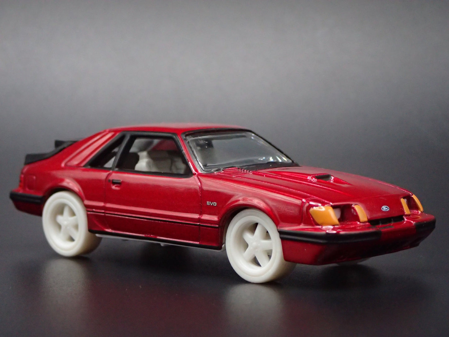 1984 84 FORD MUSTANG SVO AUTO WORLD ULTRA RED CHASE 1/64 SCALE DIECAST MODEL CAR
