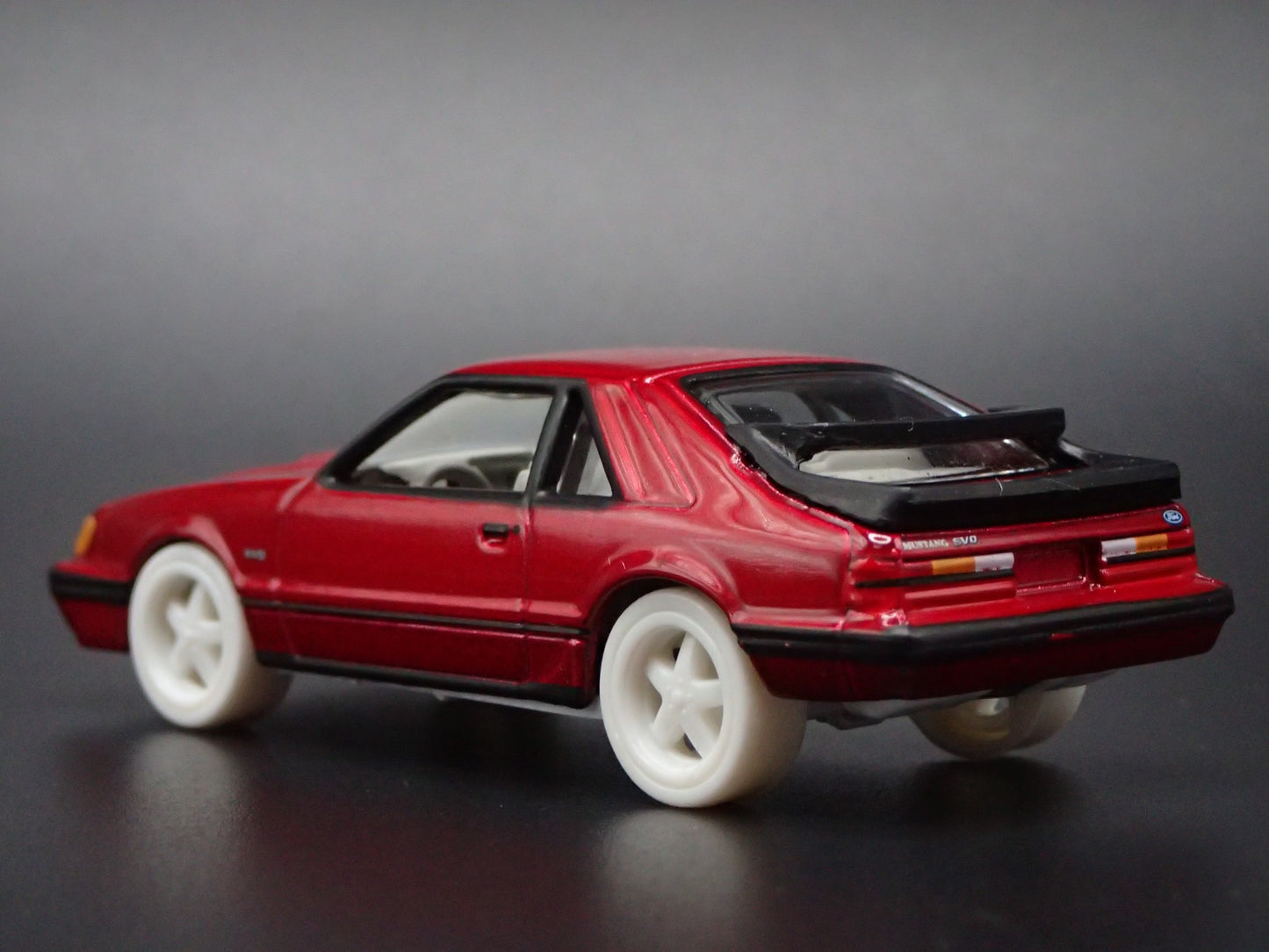 1984 84 FORD MUSTANG SVO AUTO WORLD ULTRA RED CHASE 1/64 SCALE DIECAST MODEL CAR