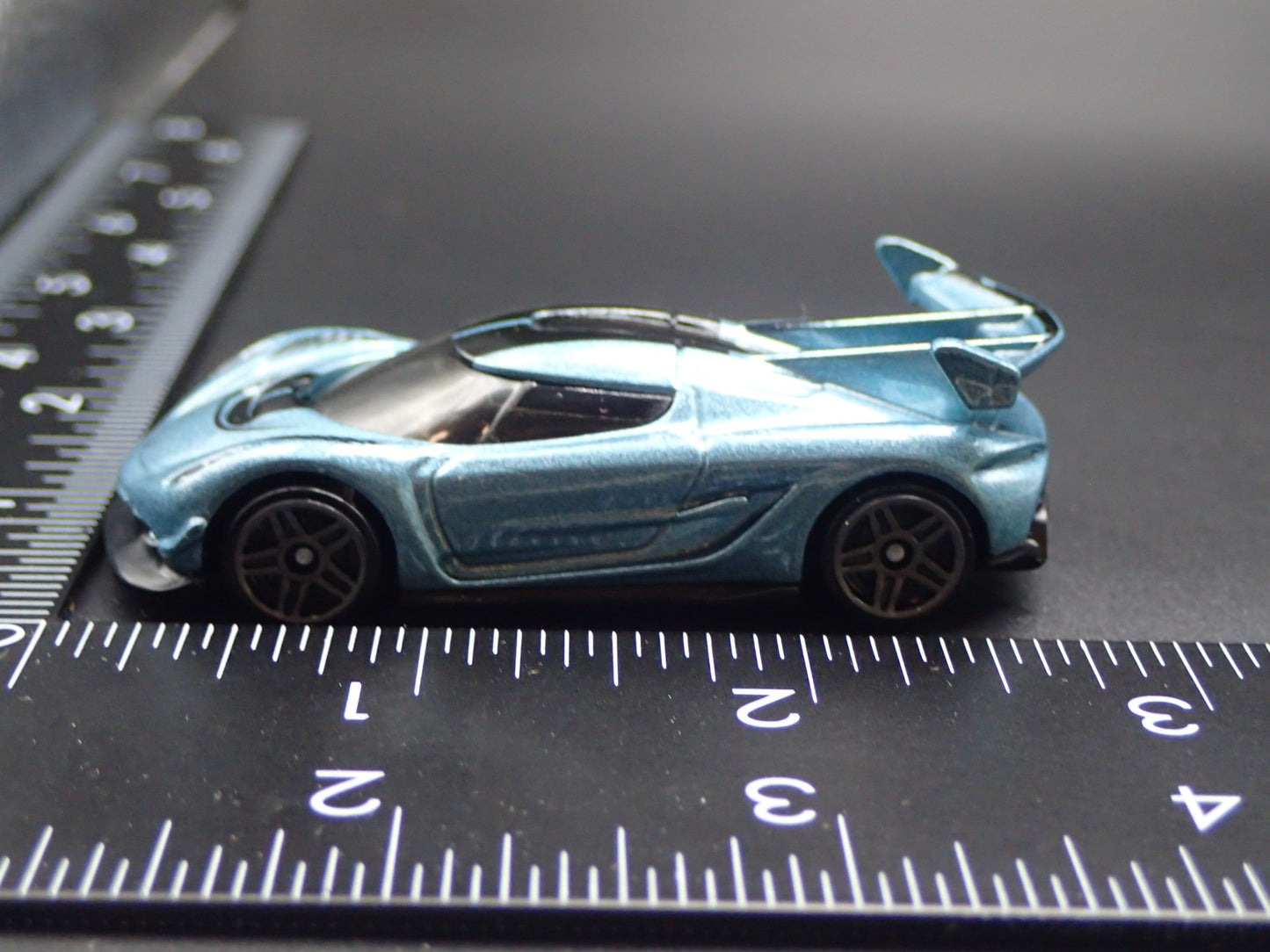 2021-2025 KOENIGSEGG JESKO SUPER CAR BLUE 1:64 SCALE DIORAMA DIECAST MODEL CAR
