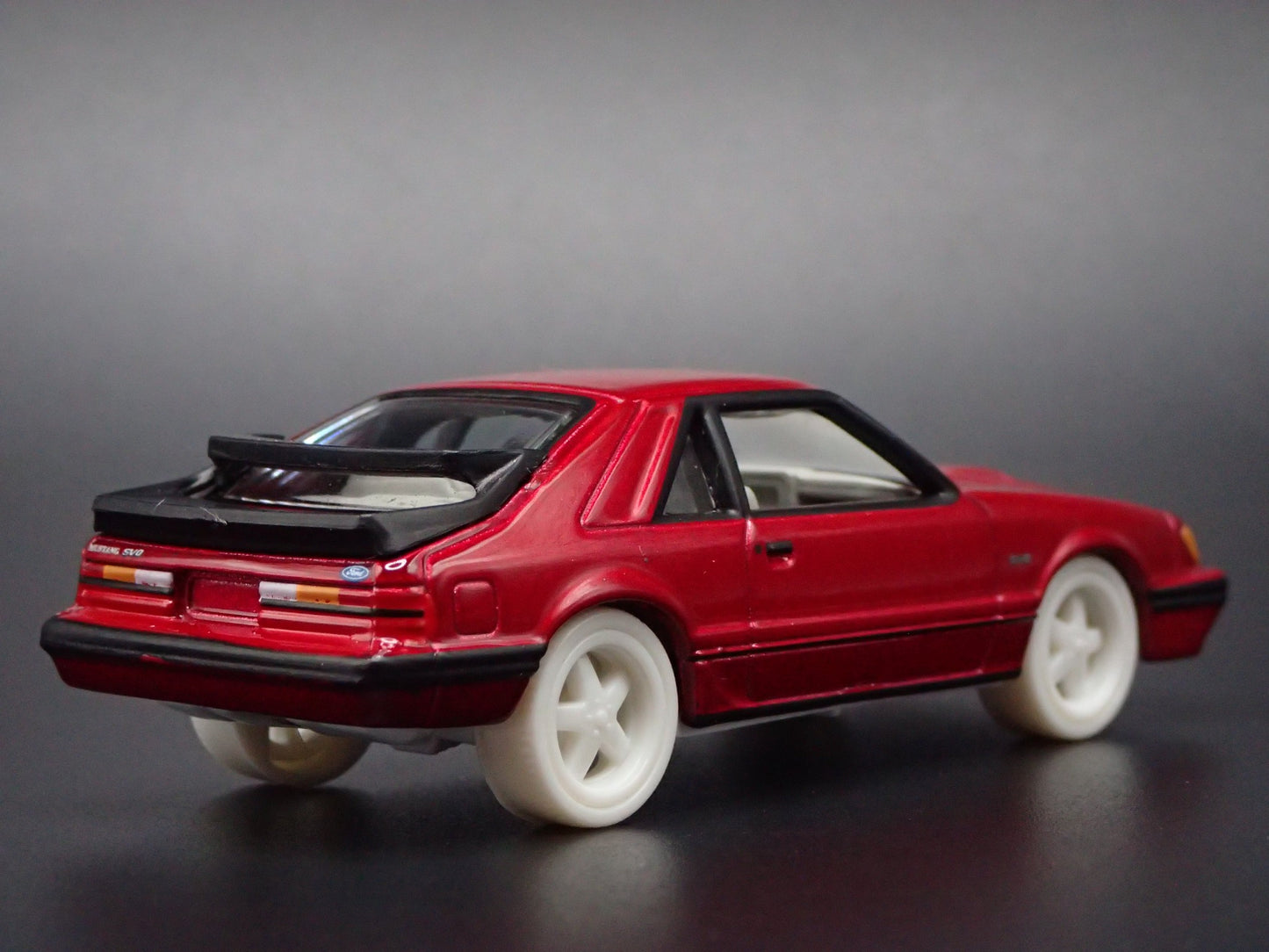 1984 84 FORD MUSTANG SVO AUTO WORLD ULTRA RED CHASE 1/64 SCALE DIECAST MODEL CAR