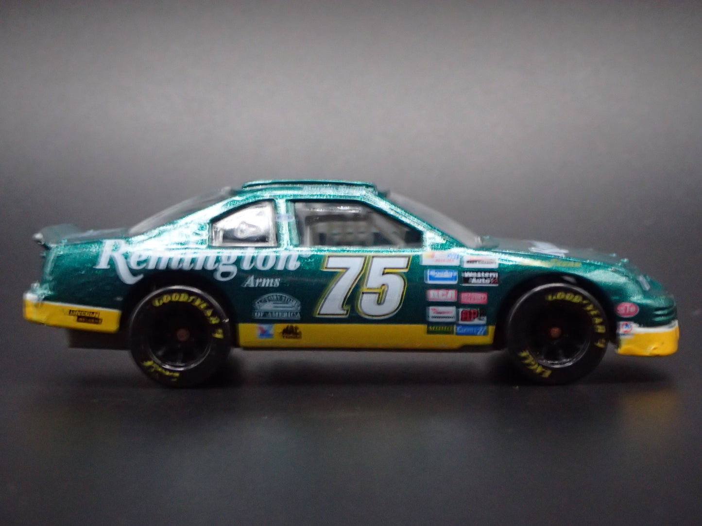 1996 FORD THUNDERBIRD 75 MORGAN SHEPHERD REMINGTON NASCAR 1:64 DIECAST MODEL CAR