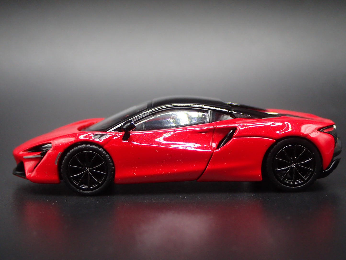 2023-2026 MCLAREN ARTURA SUPER CAR RED 1:64 SCALE DIORAMA DIECAST MODEL CAR